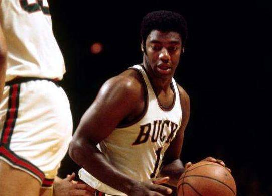 滨水手的实 滨水手的实