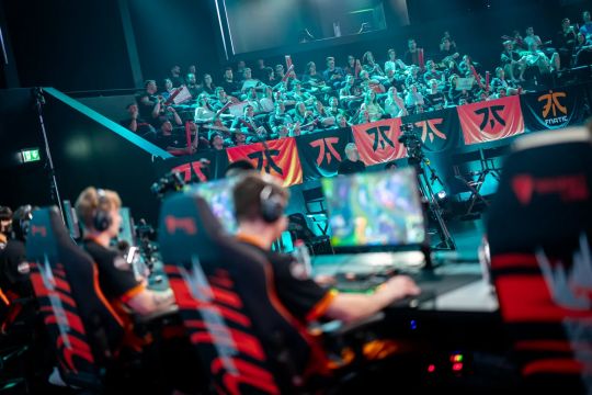 勋球员挥手 勋球员挥手