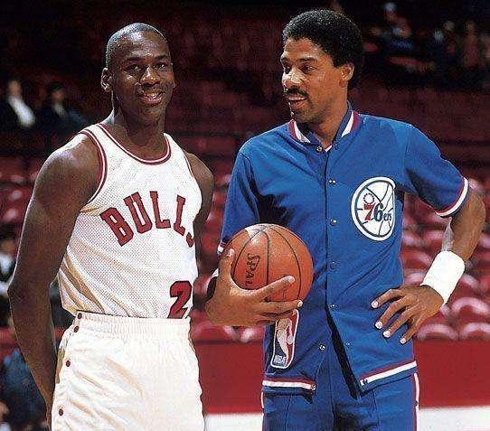 勋球员挥手 勋球员挥手