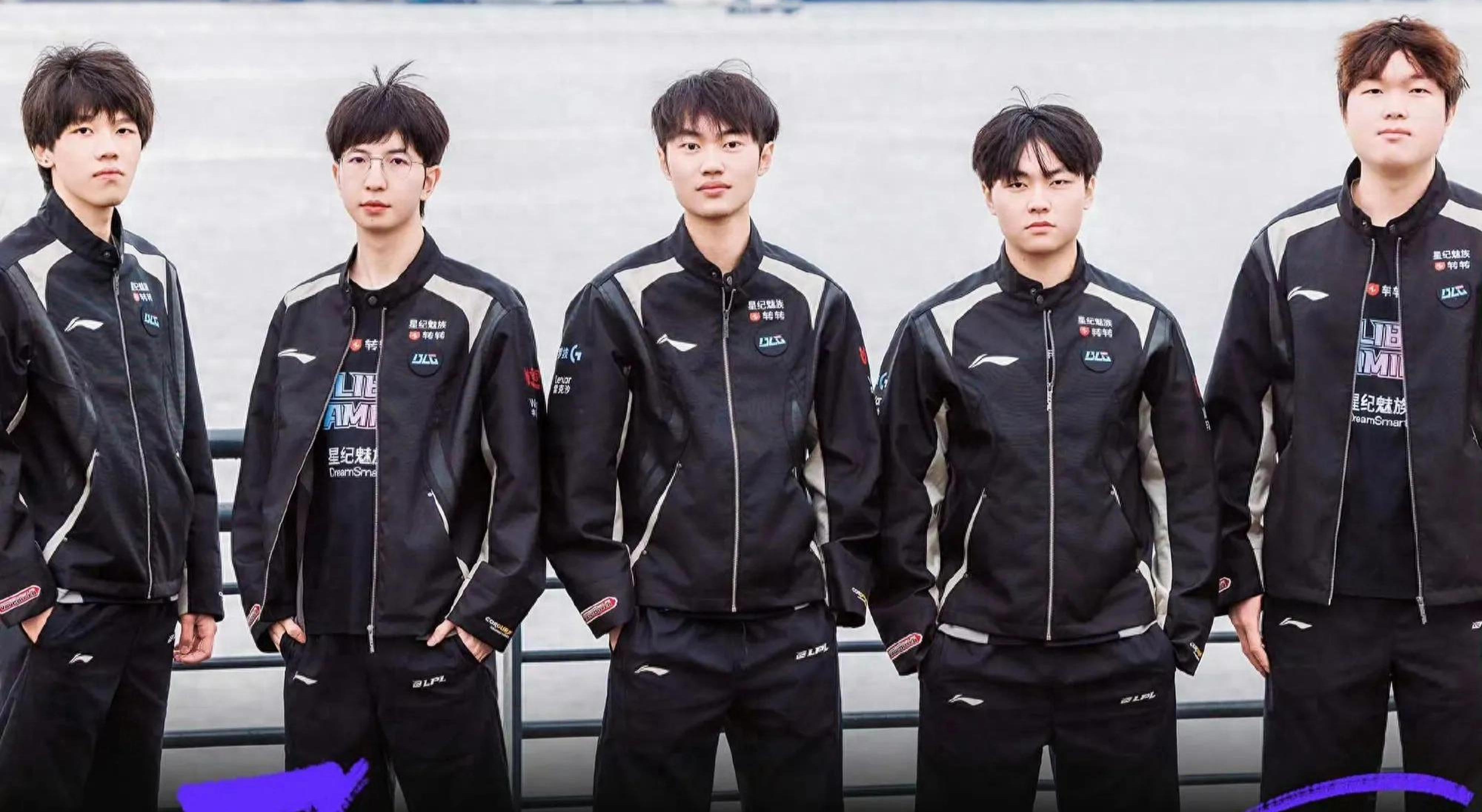 是许多年轻 是许多年轻