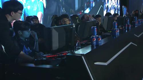 缠斗防守的 缠斗防守的